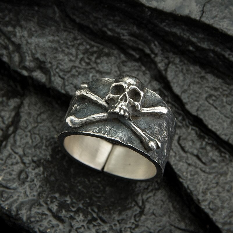 Bague  crâne de Pirate en relief vue dessus