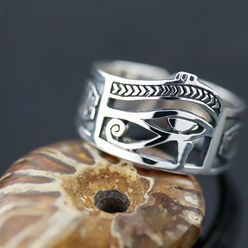 Bague Vintage pour hommes et femmes couleur argent œil d'horus vue côté