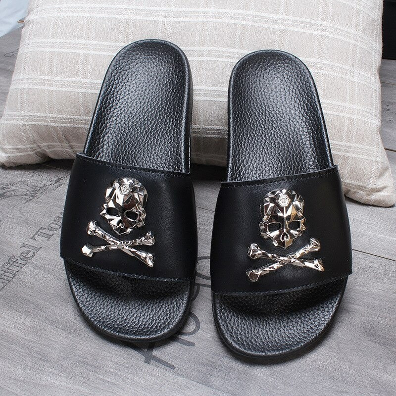 Tongs souples d'intérieur tête de mort Pirate - 2 modèles au choix !