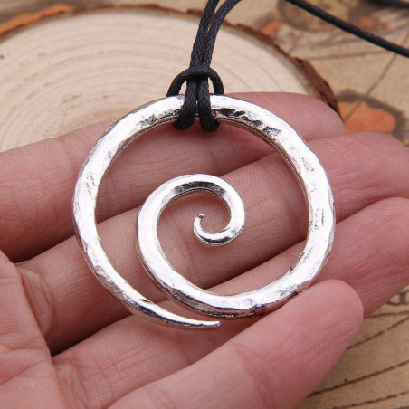 Collier Viking en spirale, en fer forgé à la main avec cordon de cou en cuir réglable - vue arrière