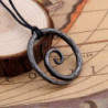 Collier Viking en spirale, en fer forgé à la main avec cordon de cou en cuir réglable - modèle 2