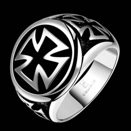Magnifique Bague Templier avec croix sculptée