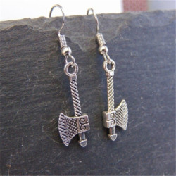 Boucles d'oreilles de hache Viking vue posée