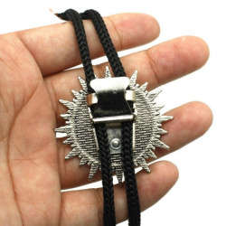 Cravate Bolo tête de mort punk rock vue arrière