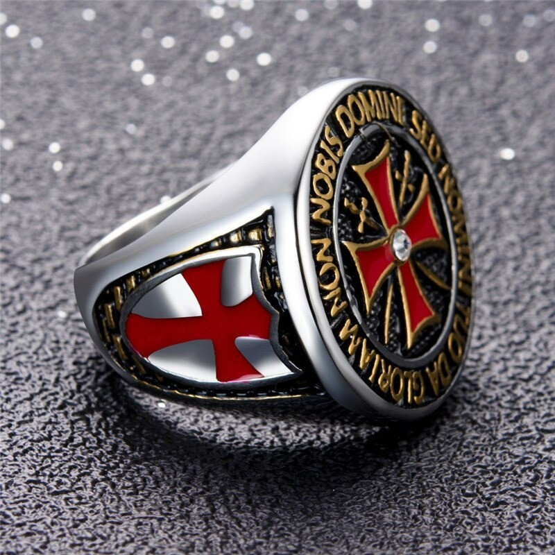 Bague Templier croix rouge diament strass acier inoxydable 316 L couleur argent vue côté