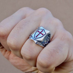 Bague Templier avec blason croix templier rouge et armurie en acier inoxydable portee