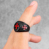 Bague Templier entièrement noir avec croix des templiers rouge en acier inoxydable vue cote