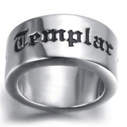 Bague anneau des Templiers en alliage d'acier avec croix templier et inscription Templar vue cote