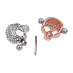 Piercing tête de mort avec strass vue arriere