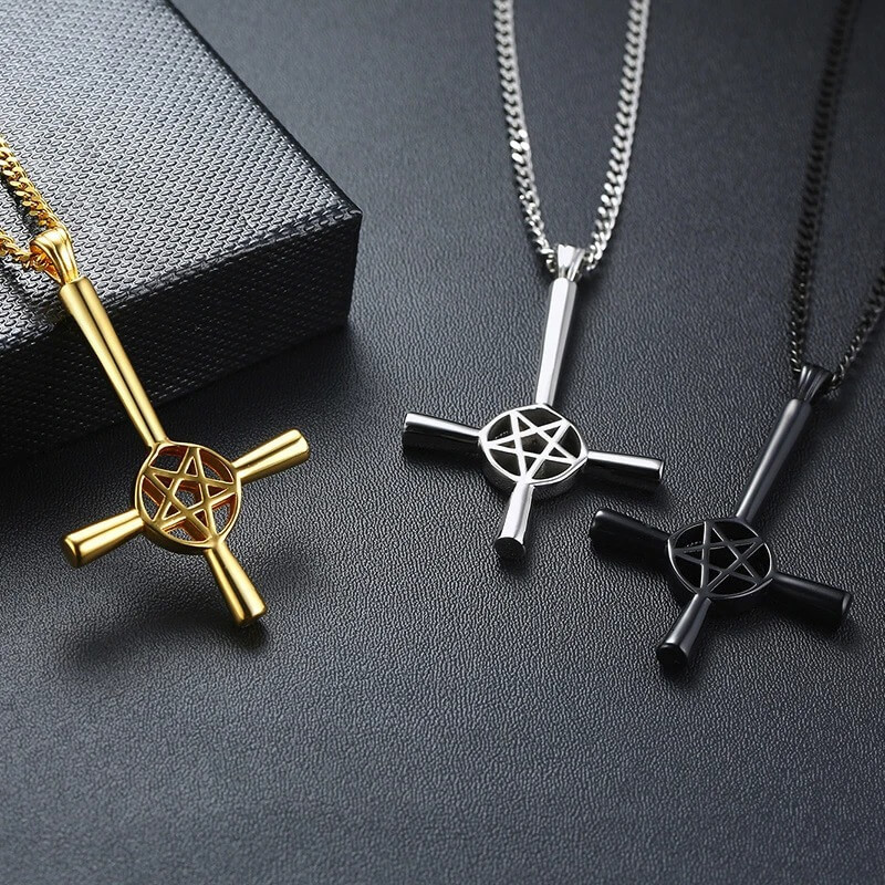 Pendentif anti christ runique - 3 couleurs au choix