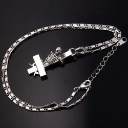 Collier gothique Croix de saint Pierre avec crâne Squelette couleur argent