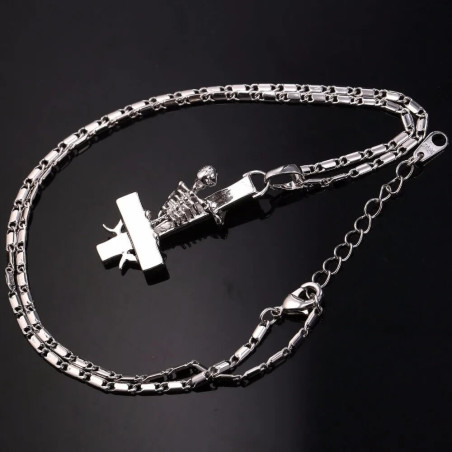 Collier gothique Croix de saint Pierre avec crâne Squelette couleur argent
