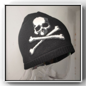 Vue Portée Bonnet Tête de Mort Pirate Skull en Laine Tricot