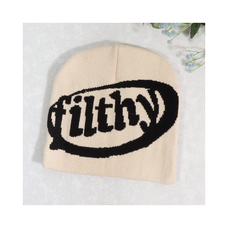 Bonnet avec inscription Filthy Modèle Beige