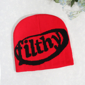 Bonnet avec inscription Filthy Modèle Rouge