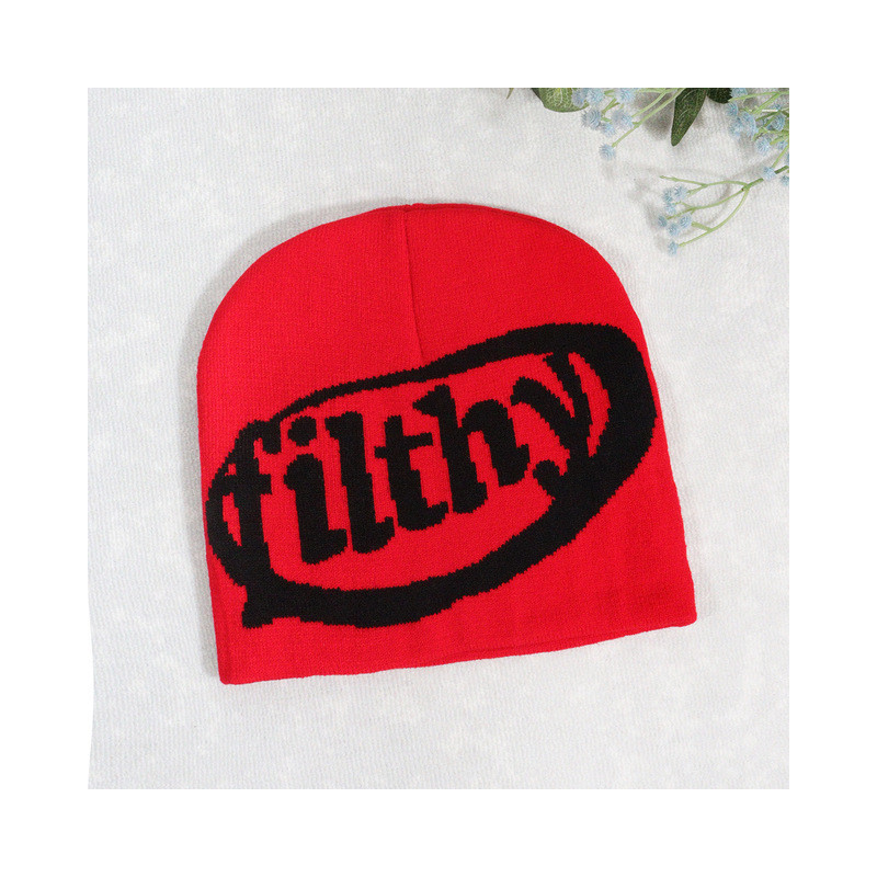 Bonnet avec inscription Filthy Modèle Rouge