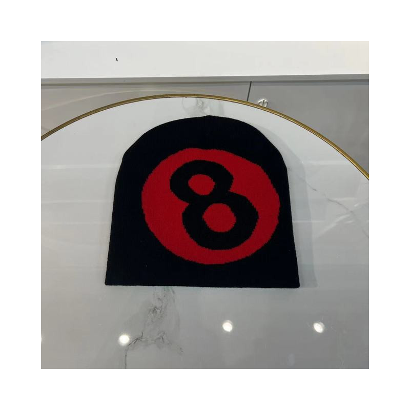 Bonnet en Tricot avec Boule de Billard Numéro 8 Couleur Rouge