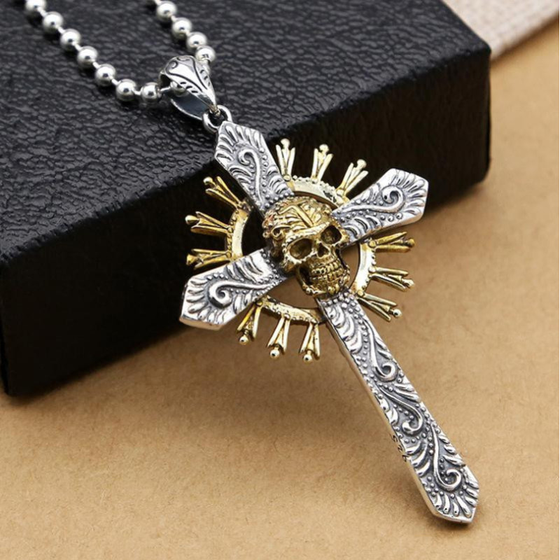 Pendentif Croix Tête de Mort Gothique