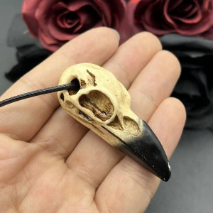 Pendentif Collier Crâne de Corbeau -Couleur jaune