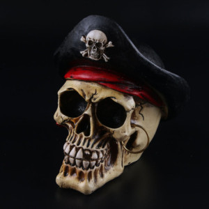 Tête de Mort Capitain Pirate en Résine - Décoration Thématique Unique