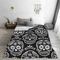 Plaid tête de mort crâne noir Santa Muerteen flanelle sur lit