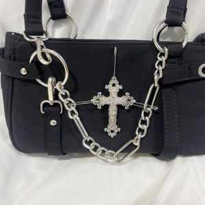 Détails face du Sac à main Punk Rok Avec Croix et Pendant Papillon de Nuit