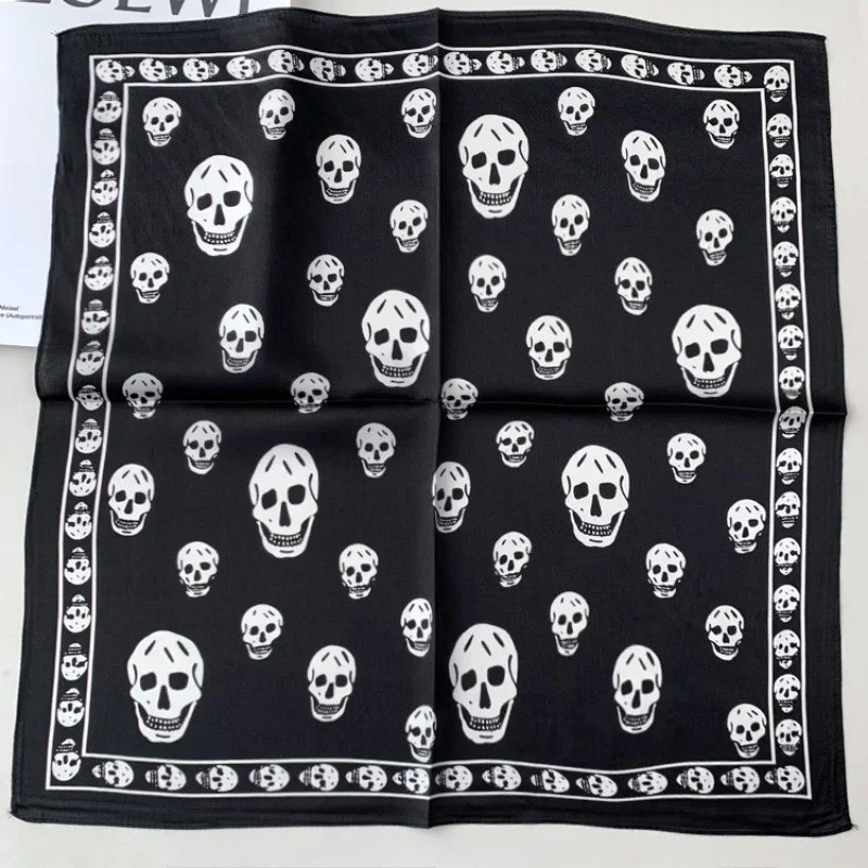Carré Motif Tête de Mort 53x53cm  - en Soie Naturelle ! Noir