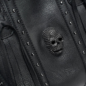 gros plan Sac à Main Skull avec Grand Skull en Strass et Pompons