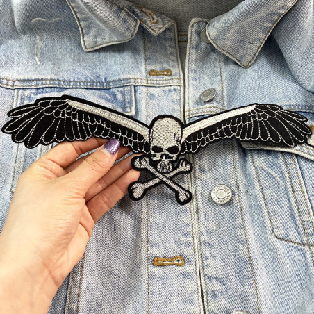 écusson brodé Tête de Mort Crâne Ailé Couleur Argent - 25cm x 9 cm