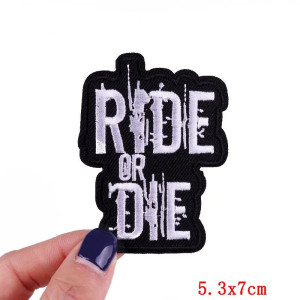 les dimensions écusson Brodé Biker "Ride Or Die" - 5.3cm x 7cm