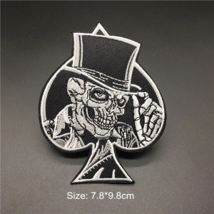 les dimensions Patch Brodé Tête de Mort As de Pique de la Mort - 7.8cm x 9.8cm