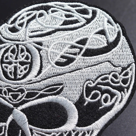 gros plan Patch Tête de mort Brodé - 9.6cm x 8.3cm