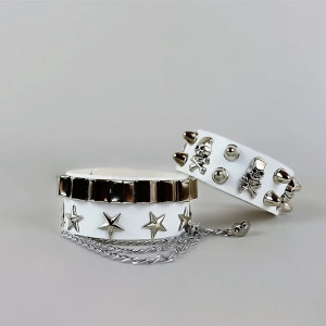 Bracelet Tête de Mort Punk Rock Double avec Crânes et étoiles couleur blanc