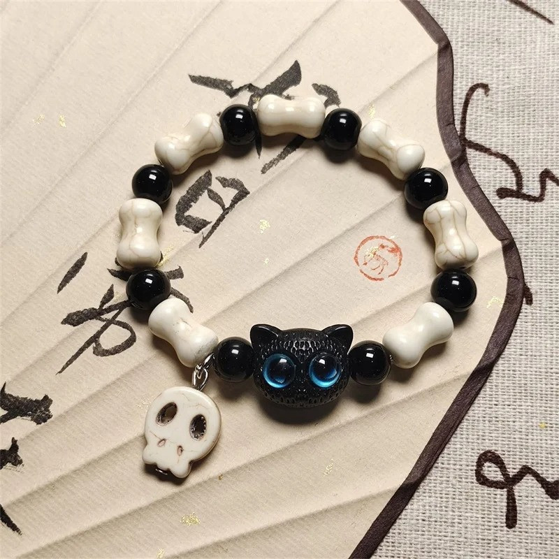 Bracelet Tête de Mort Gothique Chic Crâne et Chats Sorcéllerie avec Perles en céramique model 2