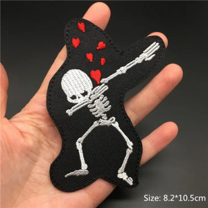 Patch Brodé Tête de Mort Squelette Dab et coeur