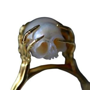 Bague Tête de Mort Perle Blanche Sculptée en forme de Crâne