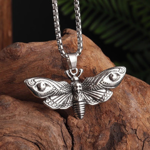 Magnifique Collier Pendentif Tête de Mort Crâne Papillon de Nuit