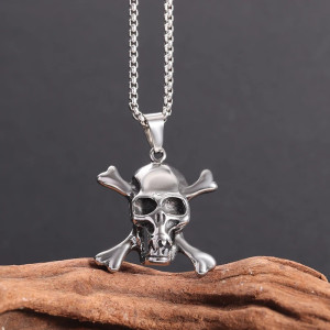 Collier Pendentif Tête de Mort Grand Crâne Pirates Jolly Rogerss