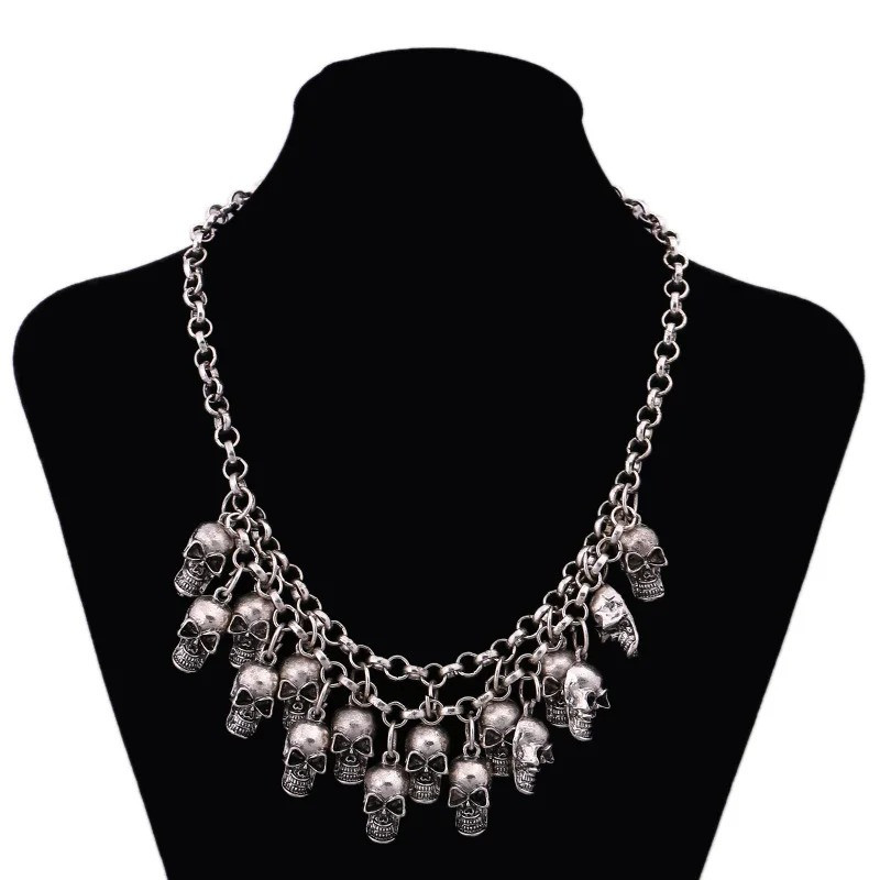 Grand Collier Pendentif Tête de Mort Multiples Crânes -Gris