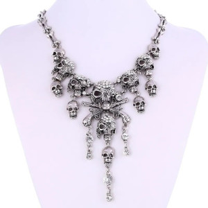 Collier Ras de Cou Tête de Mort et Pistolets couleur argent