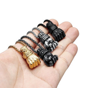 Collier Pendentif Biker Poing "Never Surrender" en Acier Inoxydable - 4 couleurs