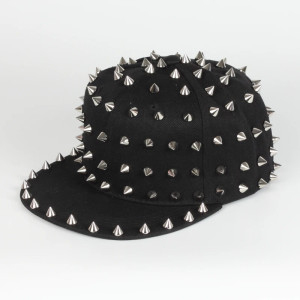 Casquette Cloutée couleur Argent