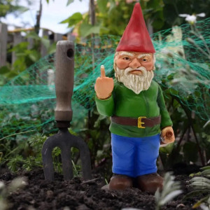 Vue complète de la Figurine Nain de Jardin "FUCK OFF"