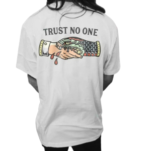 T-shirt "Trust No One"