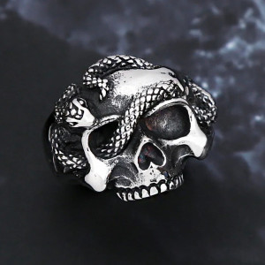 vue face de la Bague Tête de Mort Crâne Serpent Ossuaire