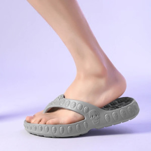 vue complète des Tongs tête de mort pour hommes Crâne souriant couleur gris