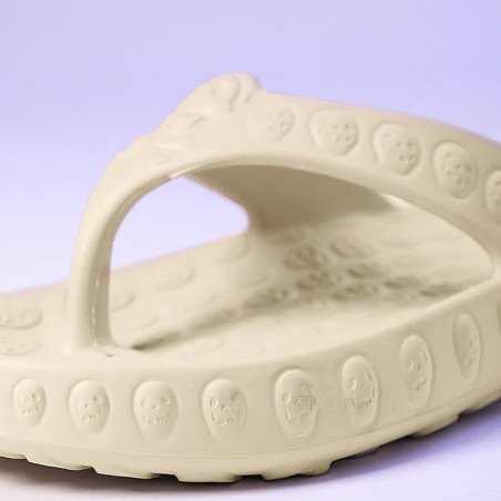 vue face des Tongs tête de mort pour hommes Crâne souriant couleur beige