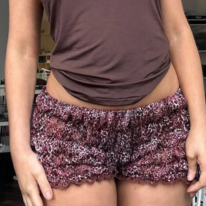 Short Gothique bouffant imprimé Léopard couleur rouge
