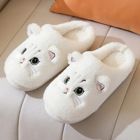 Pantouffles Gothique Chic Petit Chat Sorcier en peluche couleur blanc