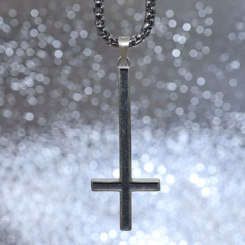 Pendentif croix anti christ